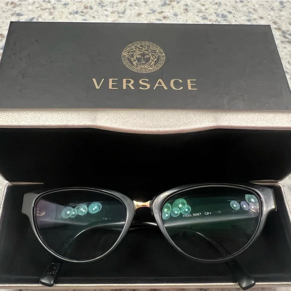 COA VERSACE Box comes with free glasses frame that was repaired
